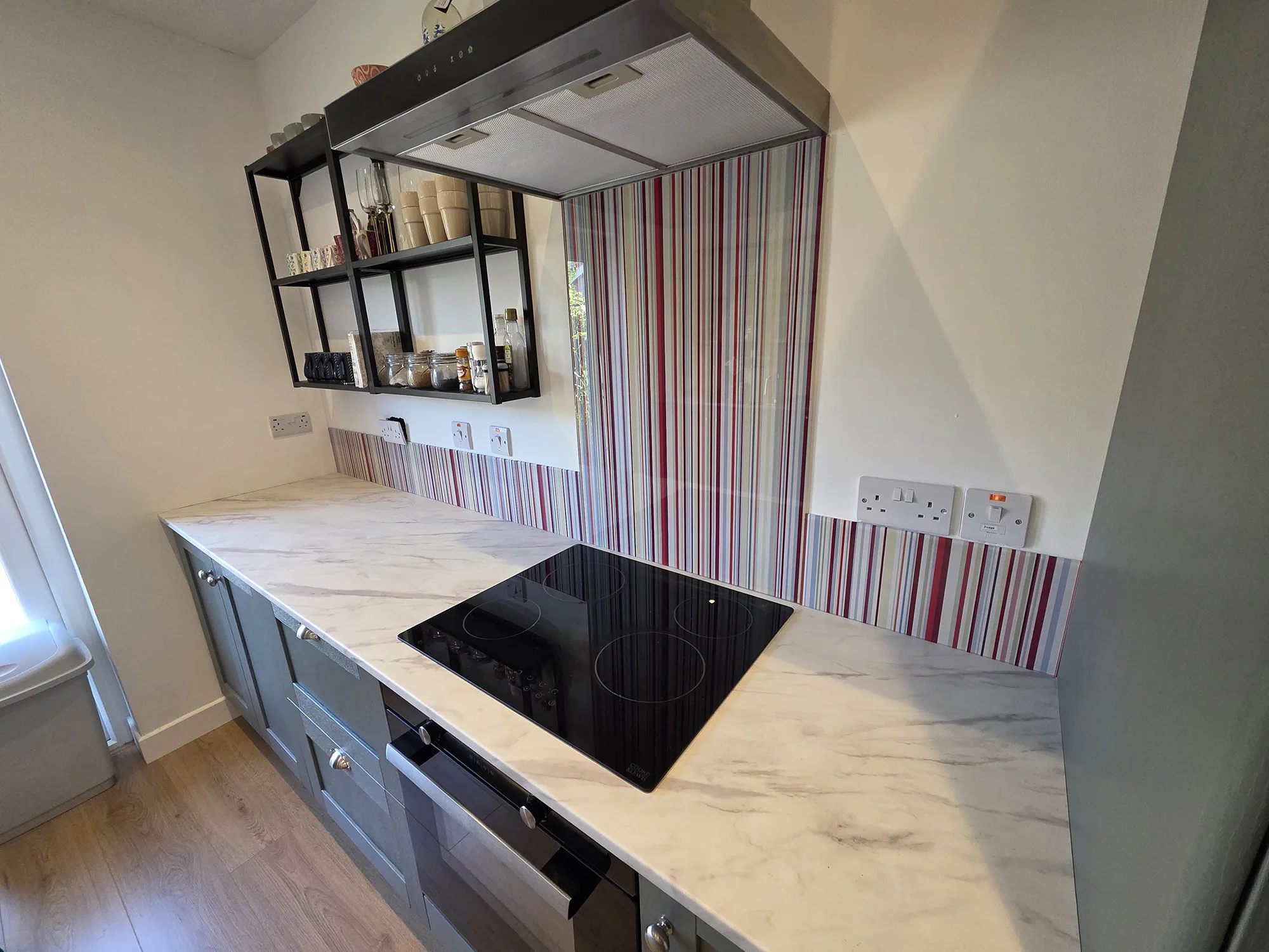 Bespoke striped glass kitchen splashback and matching upstands created for Paul’s Northern Ireland lodge to coordinate with an existing lined pattern used in the interior.